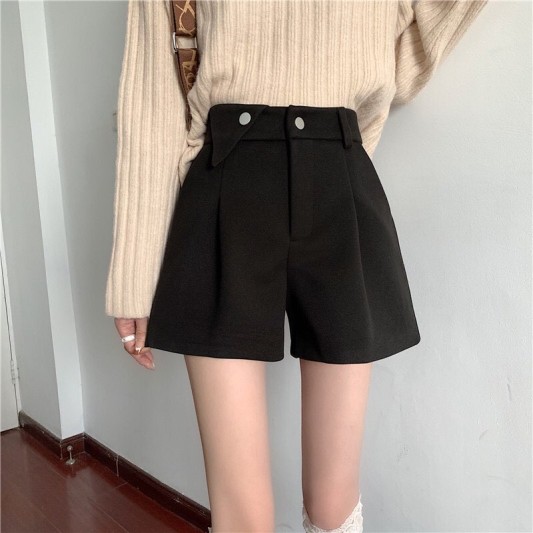 黑色设计感高腰阔腿短裤